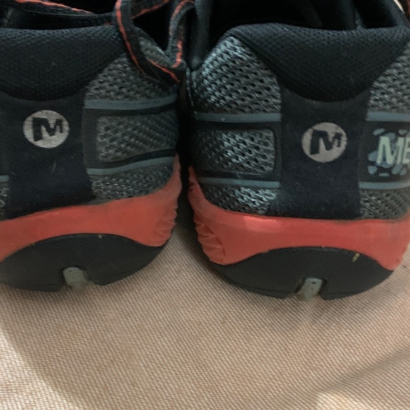 Merrell Black and Green Trail Shoes - Picture 4 of 8